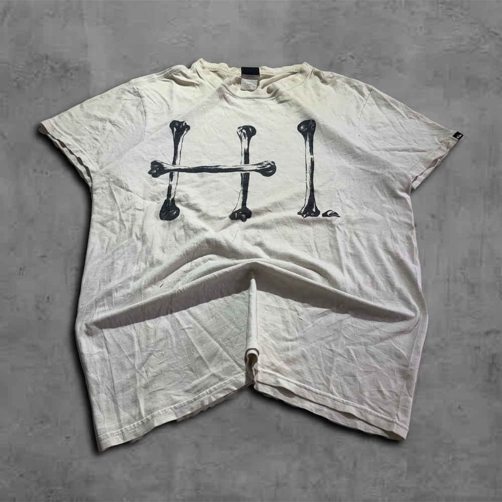 2000s Relaxed Quiksilver Surfing Bone Graphic Skater Tee Shirt